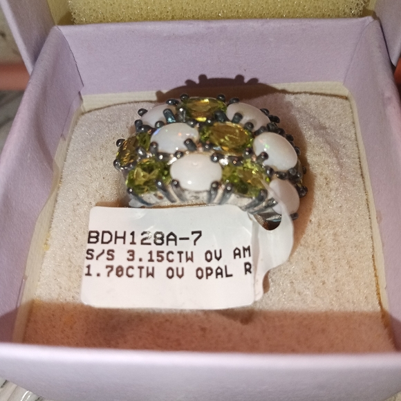 Ring - Picture 3 of 4